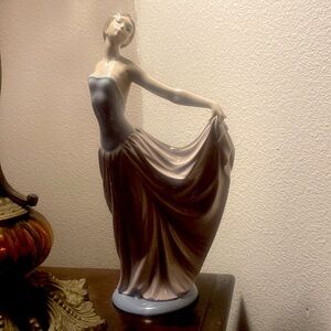 Lladro Classic Vintage Porcelain Figurine "The Dancer" #5050 (1979 Retired)